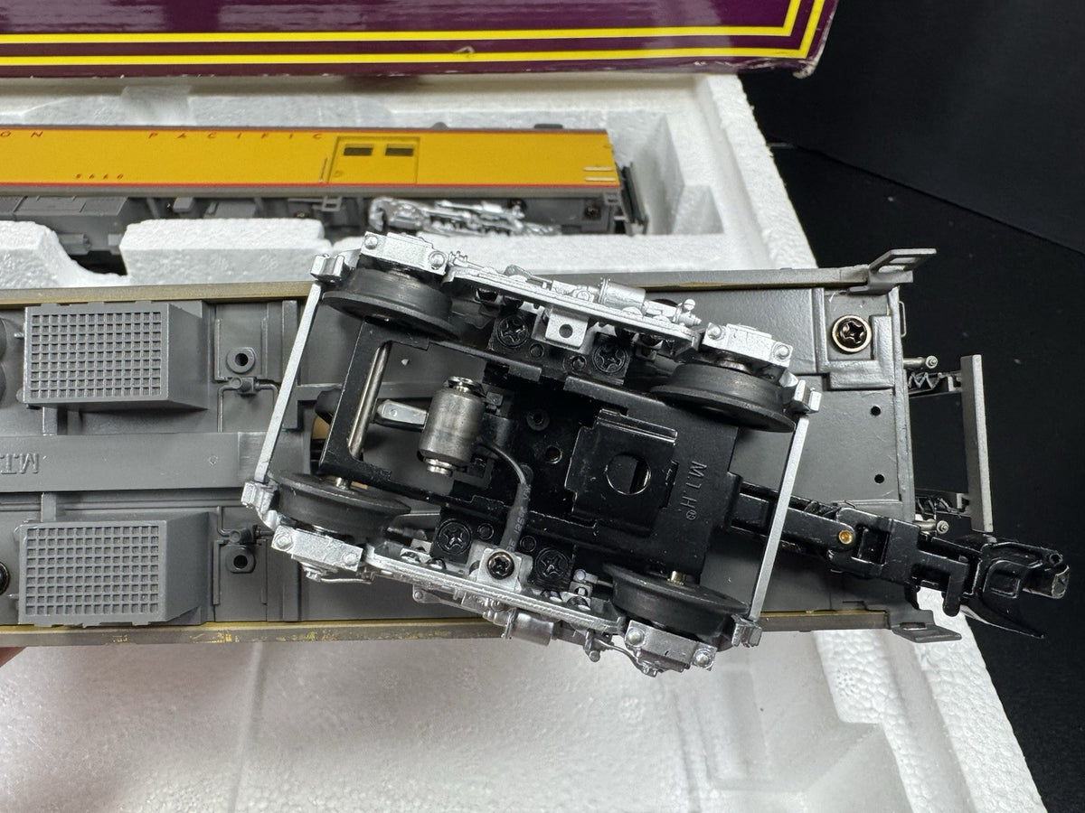 MTH 20-65186 Union Pacific UP 70' streamlined passenger 5-car set LNIB7