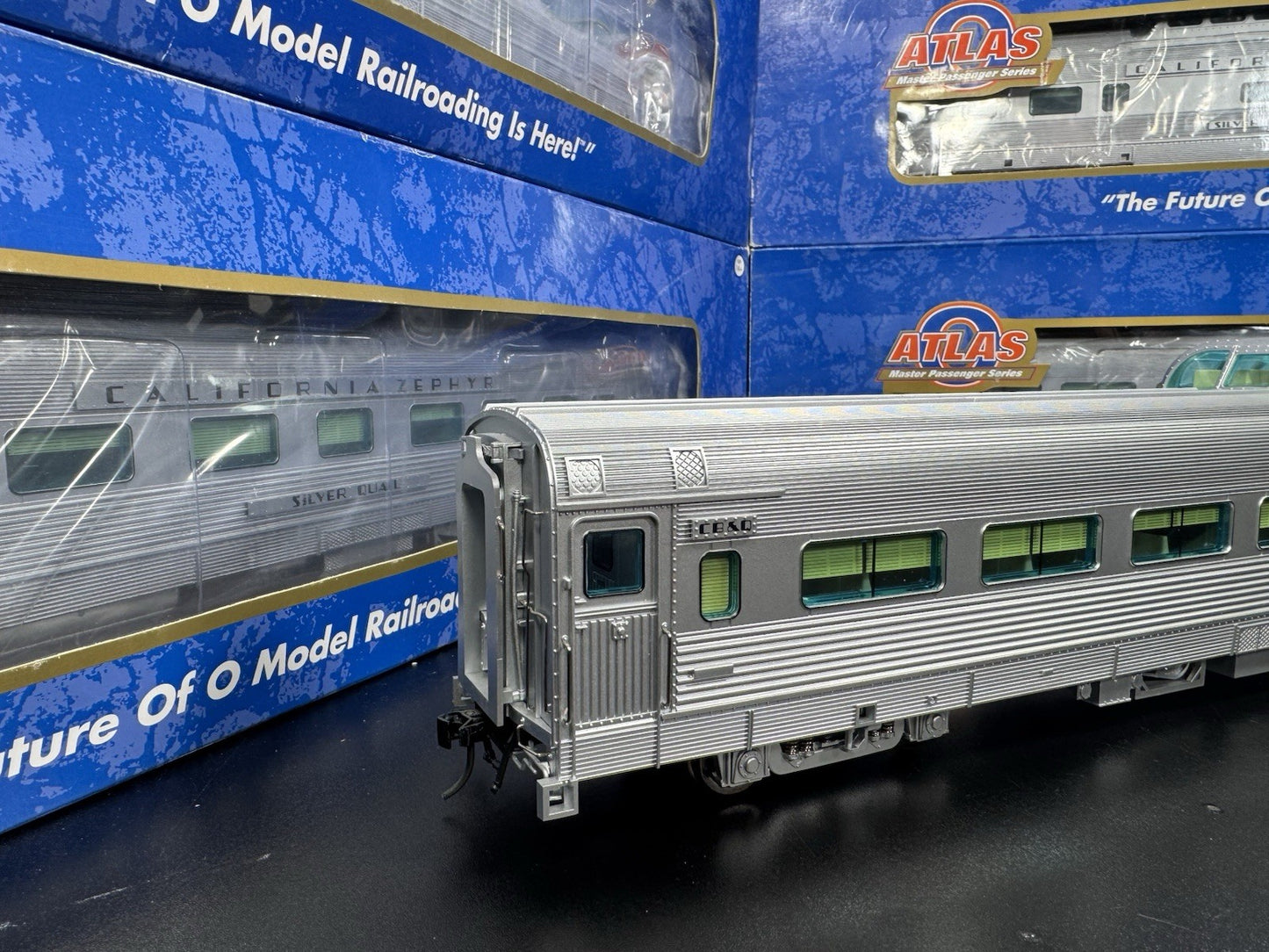 Atlas O 2-rail CB&Q California Zephyr 21" passenger 8-car set LNIB7