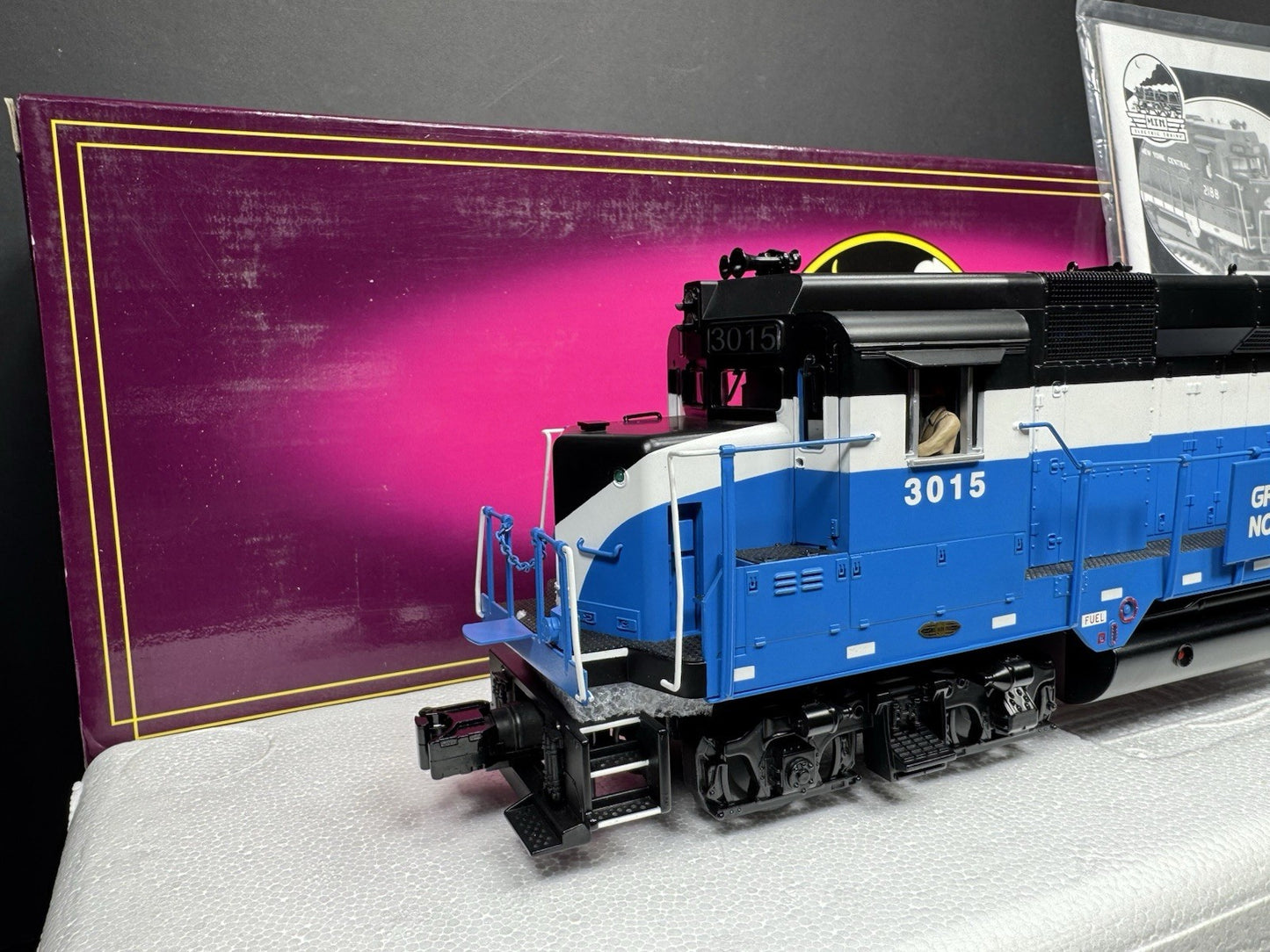 MTH 20-2399-1 Great Northern GN GP-30 diesel engine #3015 PS2 BCR NIB1
