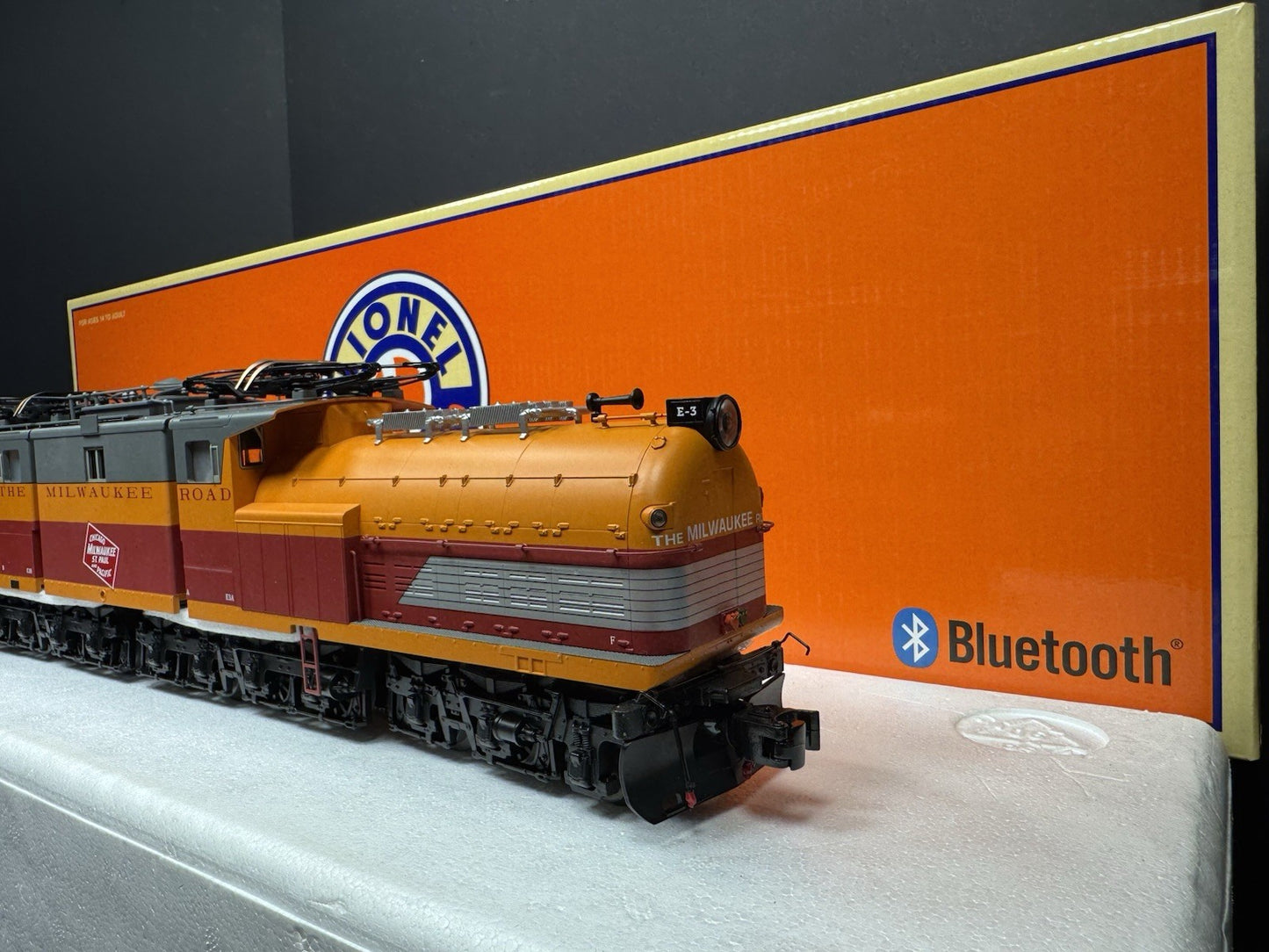 Lionel LEGACY 1933573 Milwaukee Road bipolar electric engine #3 LNIB9