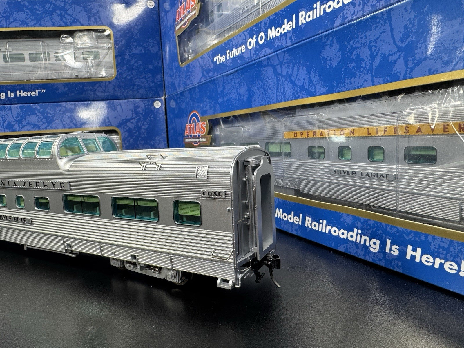 Atlas O 2-rail CB&Q California Zephyr 21" passenger 8-car set LNIB10
