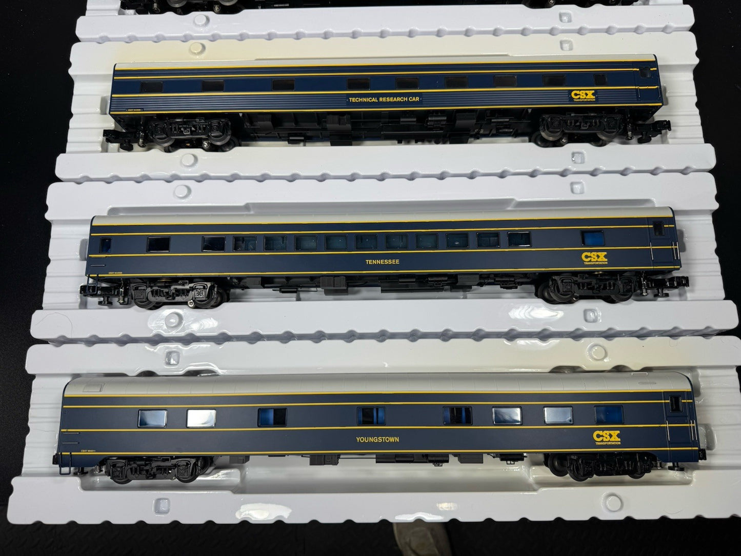 Lionel 6-83120 CSX 21" passenger 4-car set EX3