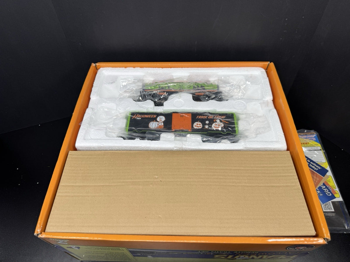 Lionel 6-30214 LionChief Peanuts Halloween ready-to-run train set LNIB3