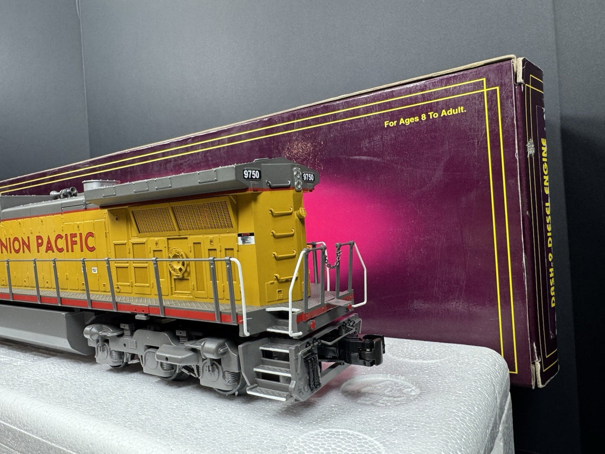 MTH 20-2558-3 Union Paciifc UP Dash-9 nonpowered diesel engine #9750 LNIB4