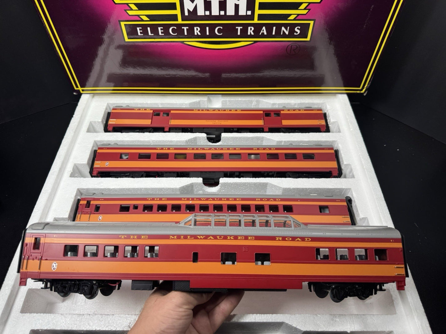 MTH 20-6552 Milwaukee Road Hiawatha 70' streamlined passenger 5-car set LNIB4