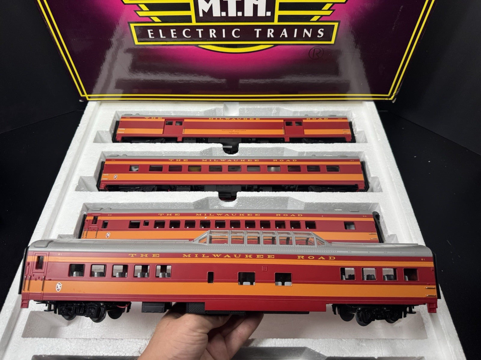 MTH 20-6552 Milwaukee Road Hiawatha 70' streamlined passenger 5-car set LNIB4
