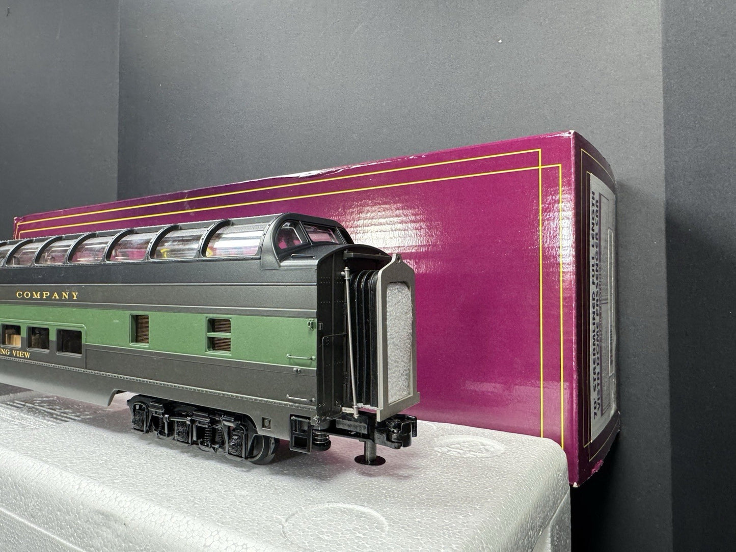 MTH 20-64211 Reading 70' streamlined full-length vista dome passenger car LNIB4