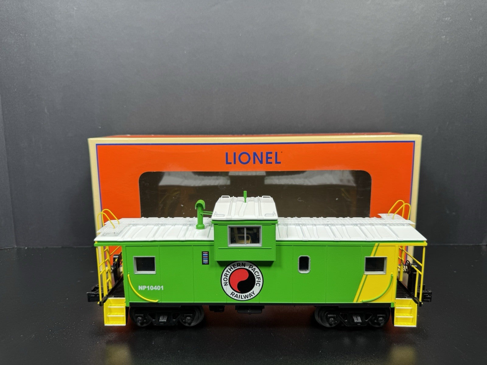Lionel 2226170 Northern Pacific NP CupolaCam caboose #10401 LNIB0