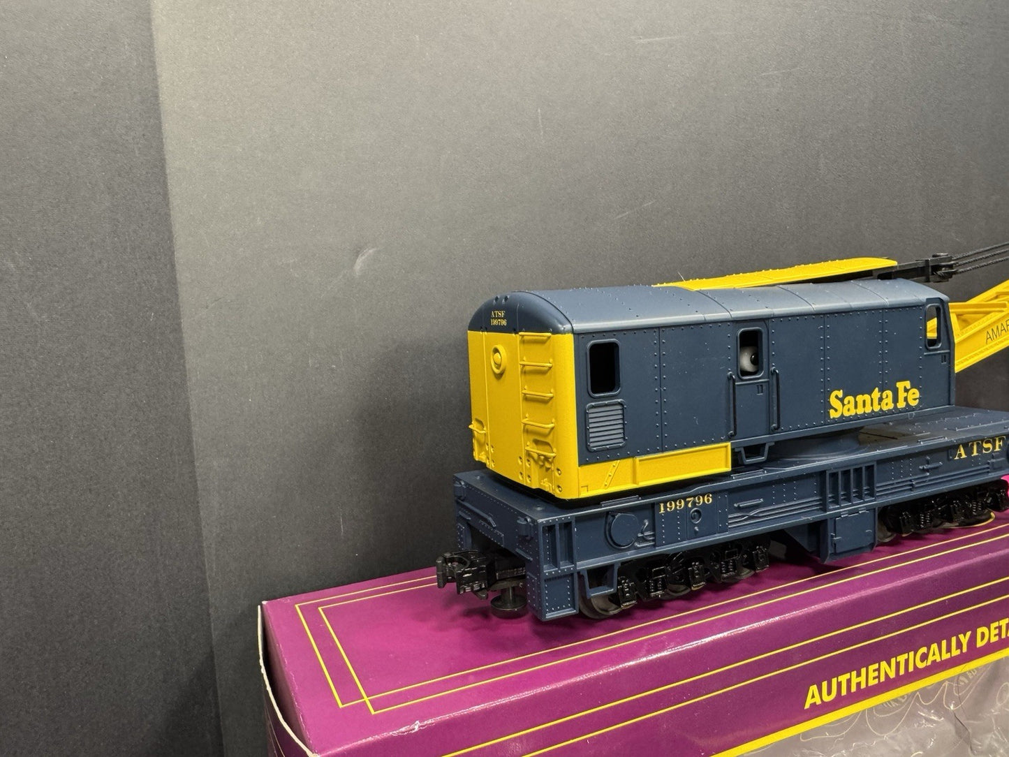 MTH 2098237 2098239 Santa Fe SF operating crane & boom tender set LNIB7