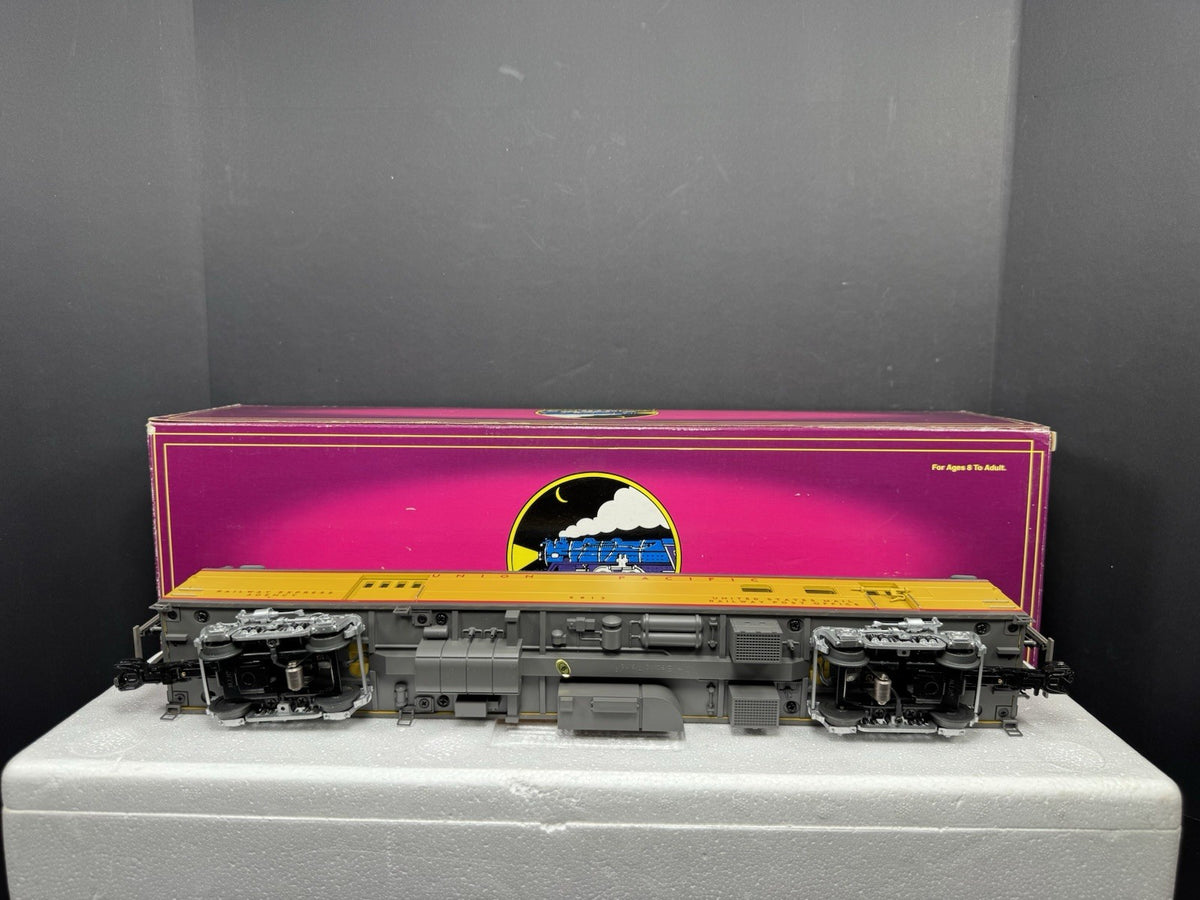 MTH 20-6853 Union Pacific UP 70' streamlined RPO passenger car #5813 EX10
