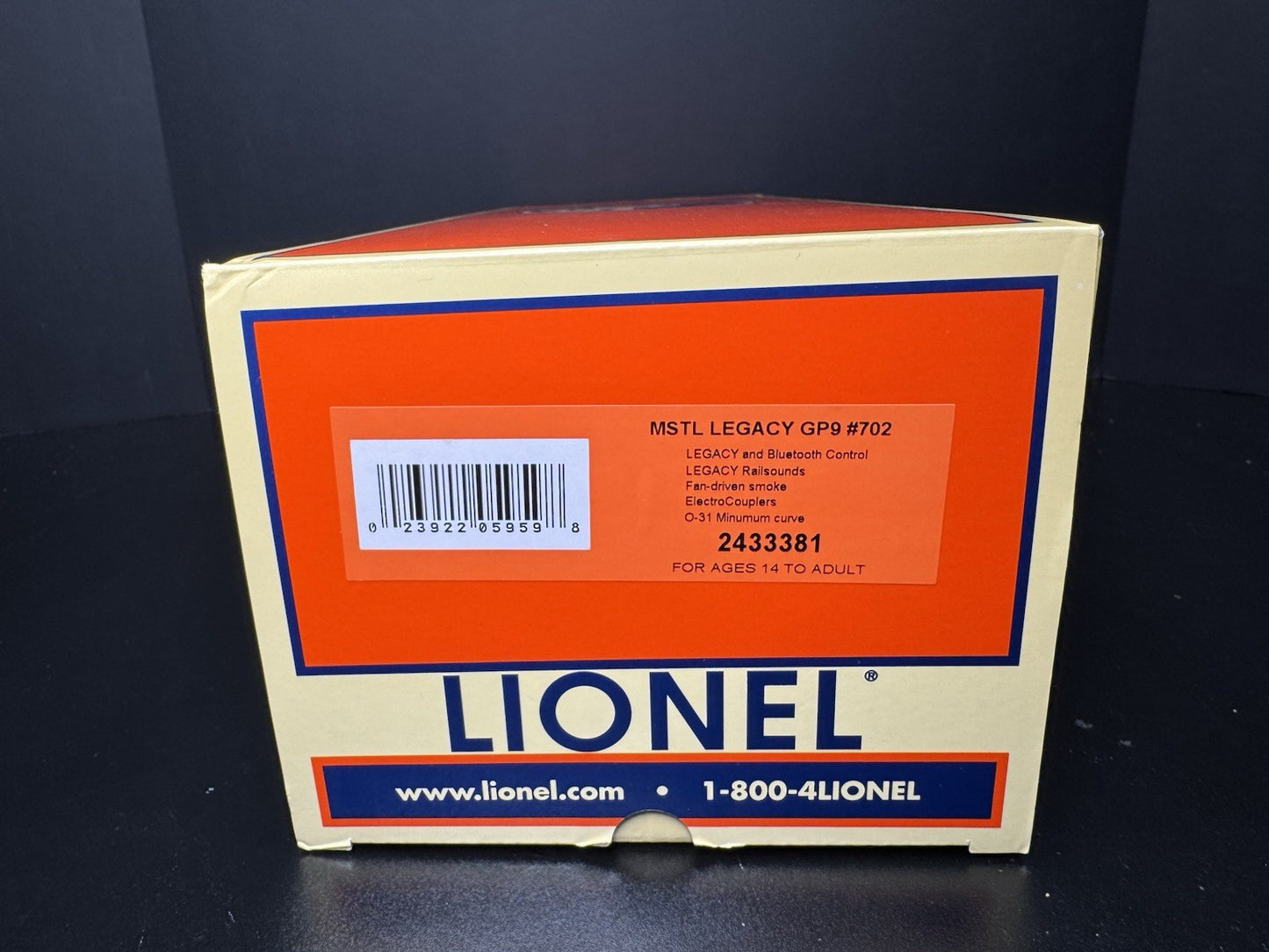 Lionel LEGACY 2433381 Minneapolis & St Louis GP9 diesel engine #702 LNIB14