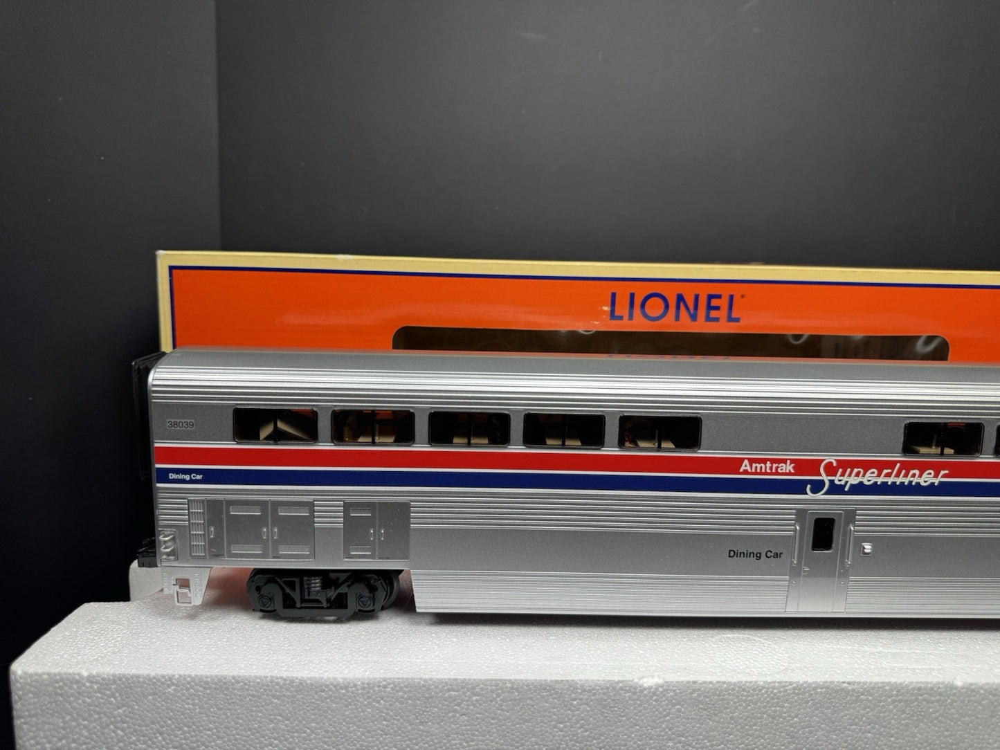 Lionel 6-15396 Amtrak Superliner 18" aluminum StationSounds diner car LNIB7