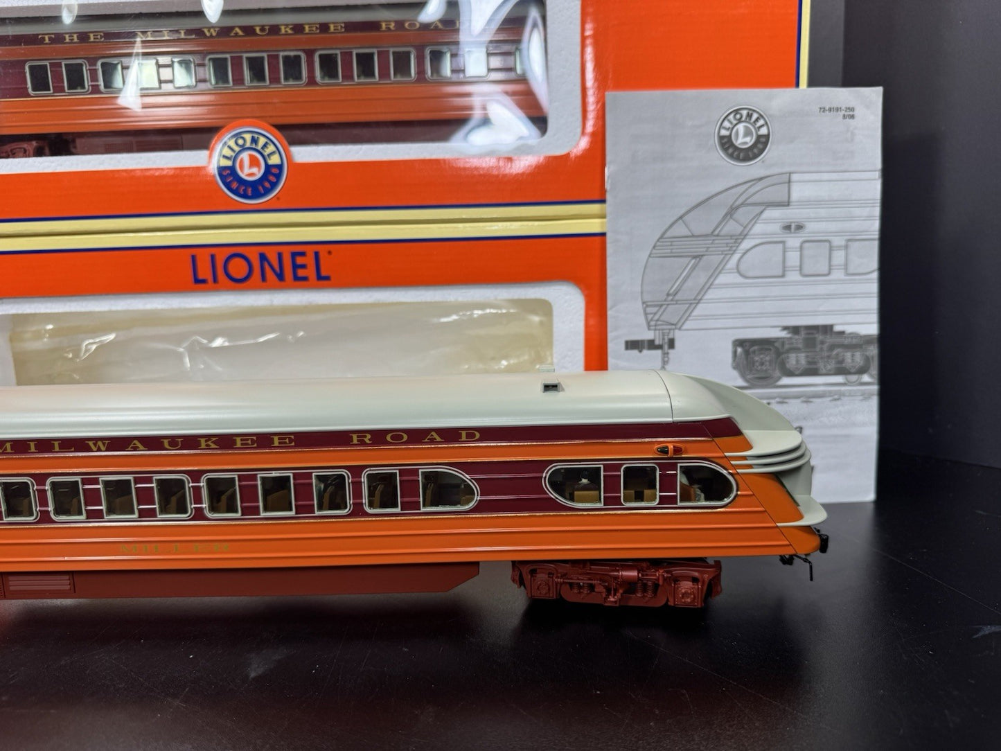 Lionel 6-29191 Milwaukee Road Hiawatha beaver tail 18" passenger 4-car set LNIB3