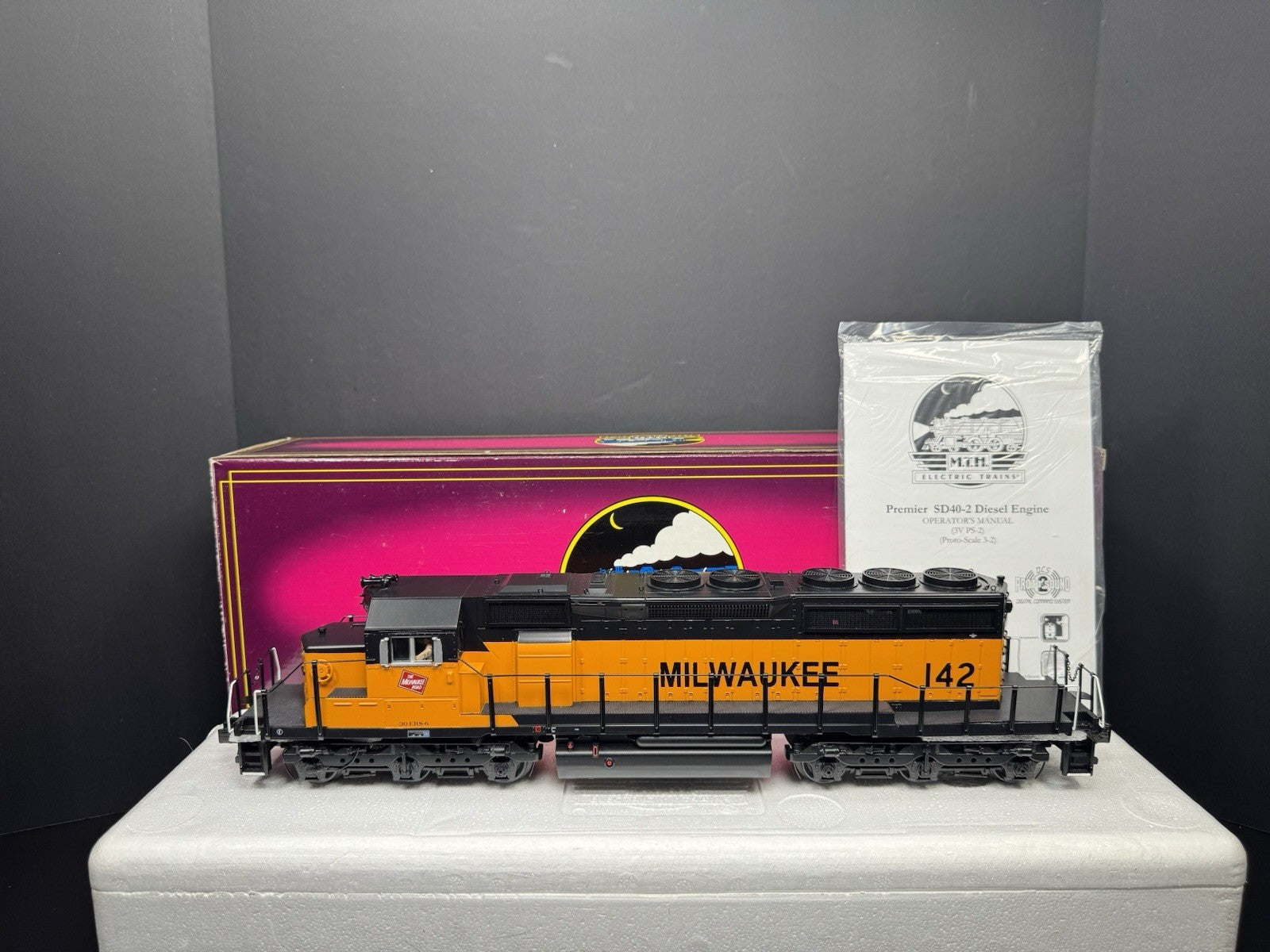 MTH 20-2668-1 Milwaukee Road SD40-2 diesel engine #142 PS2 BCR LNIB0