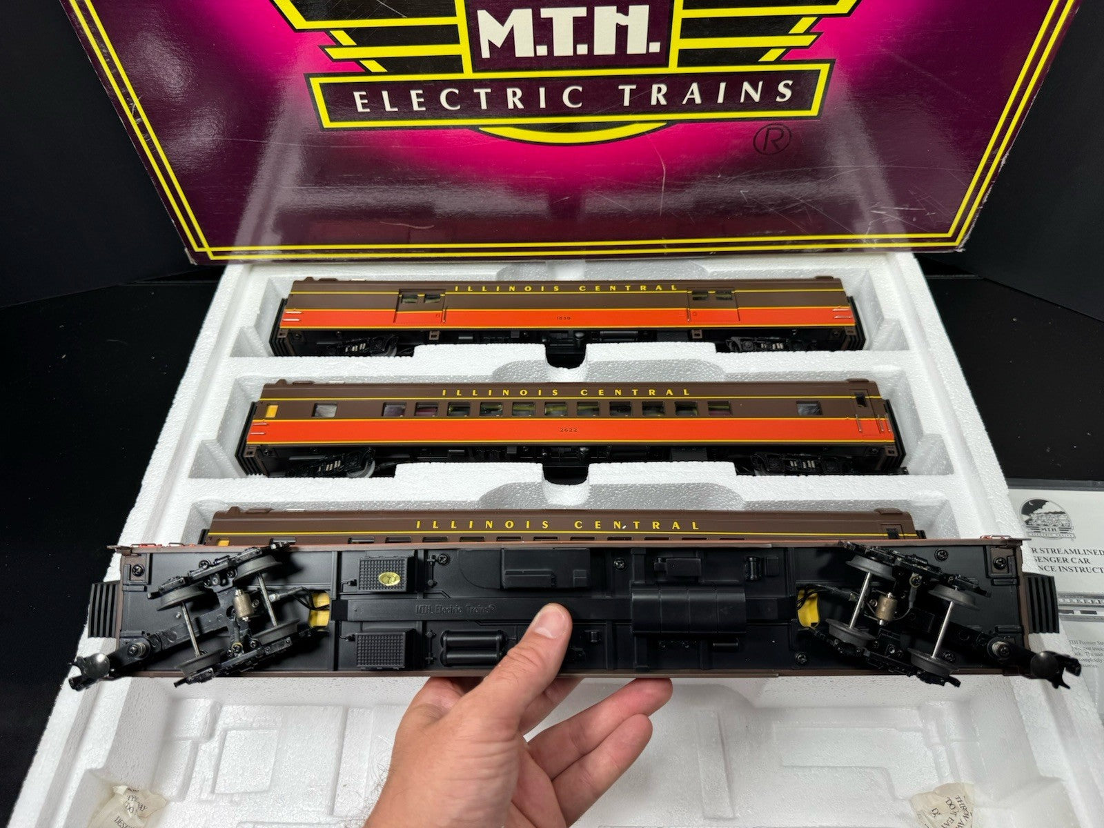 MTH 20-65033 Illinois Central IC 70' streamlined passenger 5-car set LNIB4