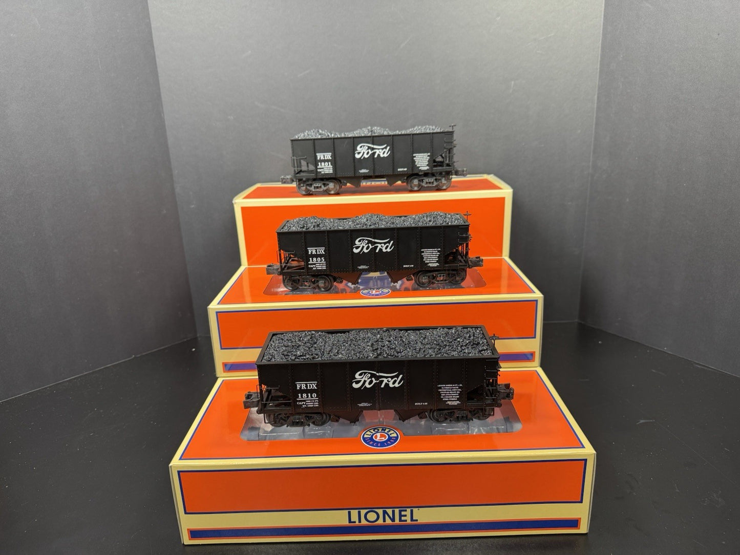 Lionel 2026950 Ford 2-bay hopper car with coal load 3-pack LNIB0