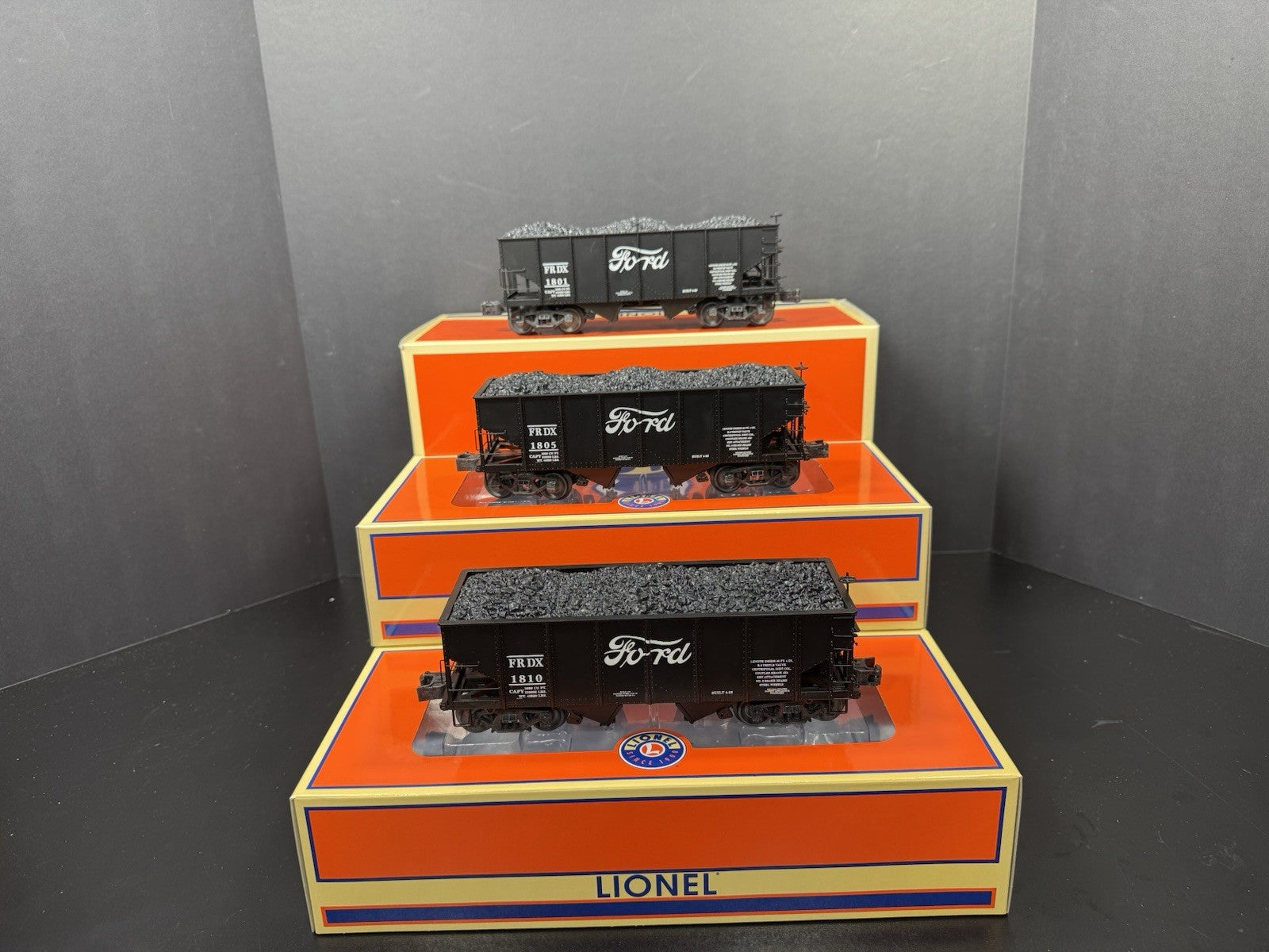 Lionel 2026950 Ford 2-bay hopper car with coal load 3-pack LNIB0