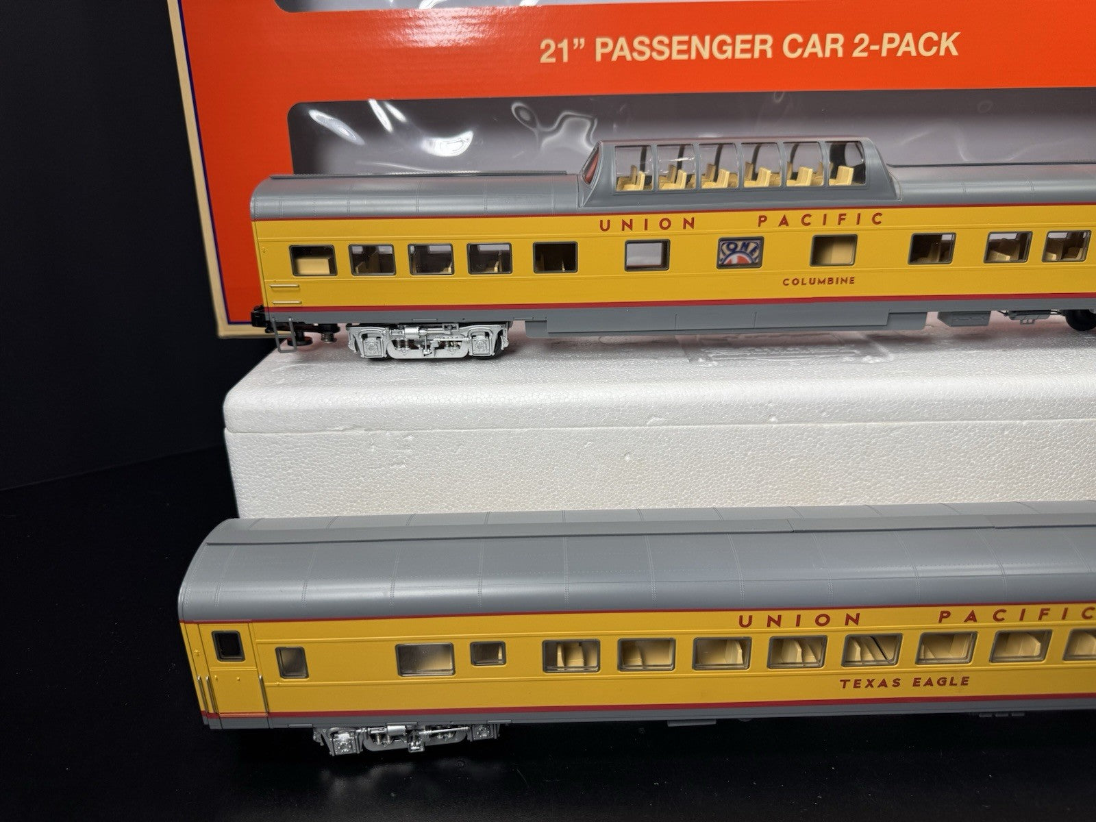 Lionel 1927050 Union Pacific UP 21" excursion 2-car expansion set LNIB2