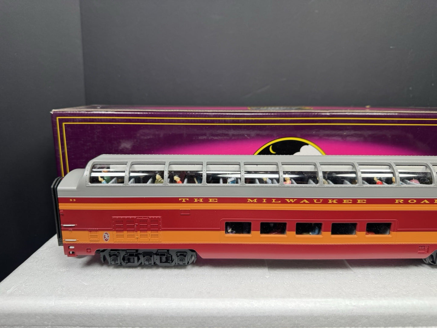 MTH 20-6752 Milwaukee Road 70' full-length vista dome passenger car #53 EX2
