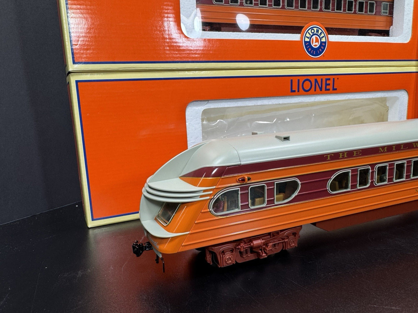 Lionel 6-29191 Milwaukee Road Hiawatha beaver tail 18" passenger 4-car set LNIB5