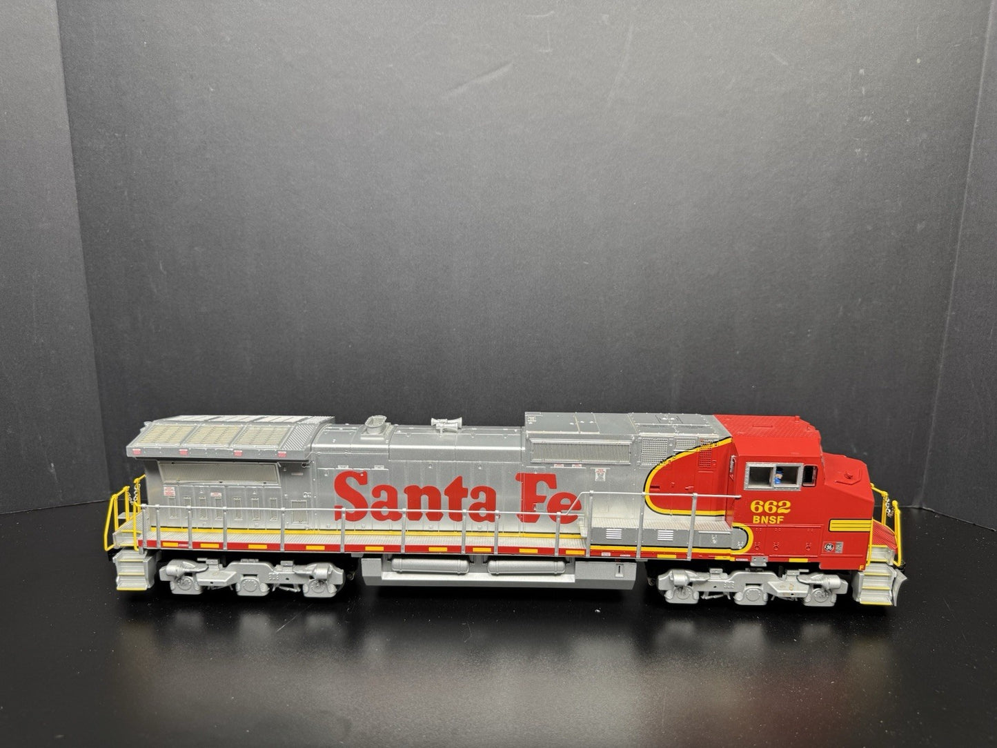 Lionel LEGACY 1933222 BNSF ATSF patch C44-9W diesel engine #662 EX0