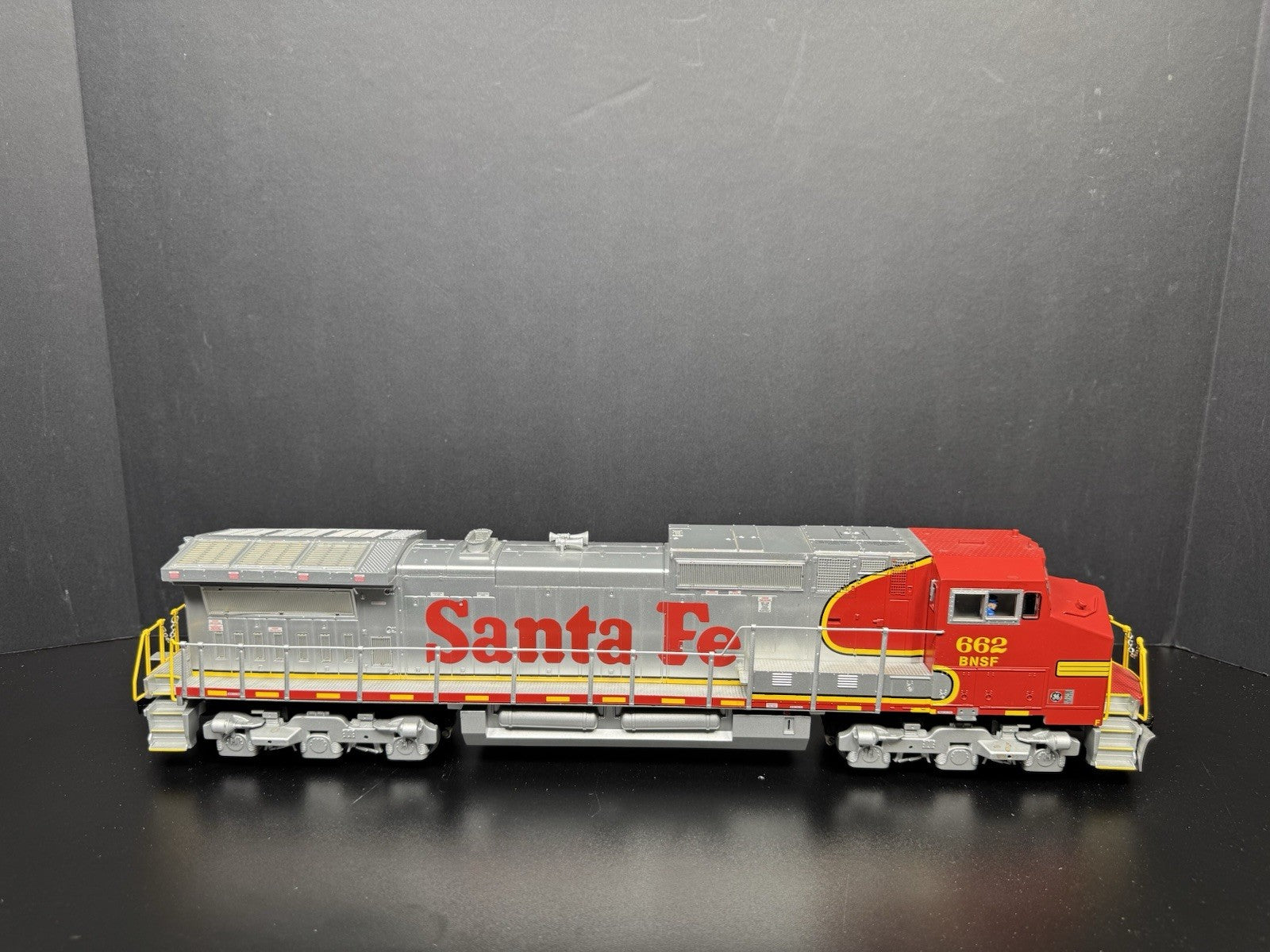 Lionel LEGACY 1933222 BNSF ATSF patch C44-9W diesel engine #662 EX0