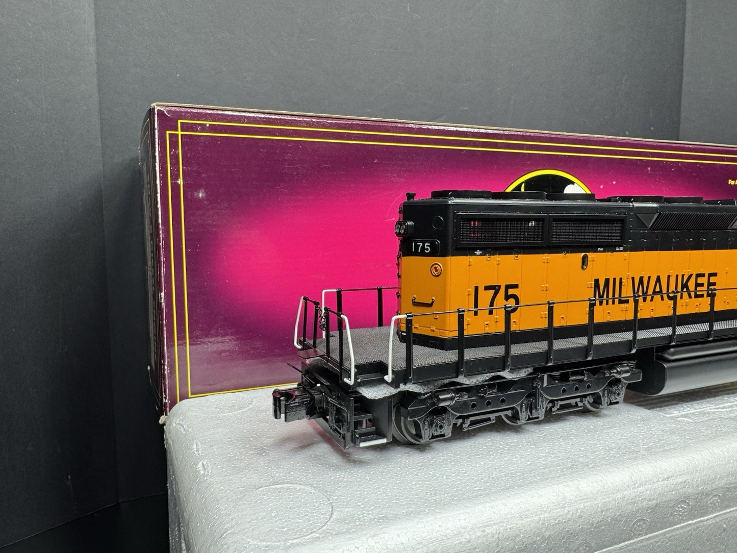 MTH 20-2668-1 Milwaukee Road SD40-2 diesel engine #175 PS2 BCR LNIB6