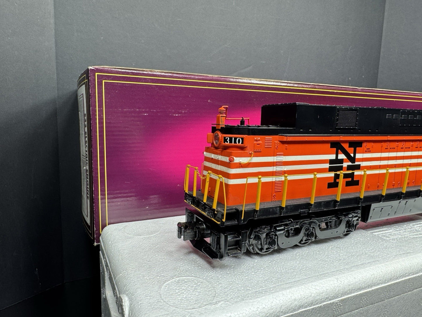 MTH 20-5601-1 New Haven NH E33 electric engine #310 PS2 BCR LNIB6