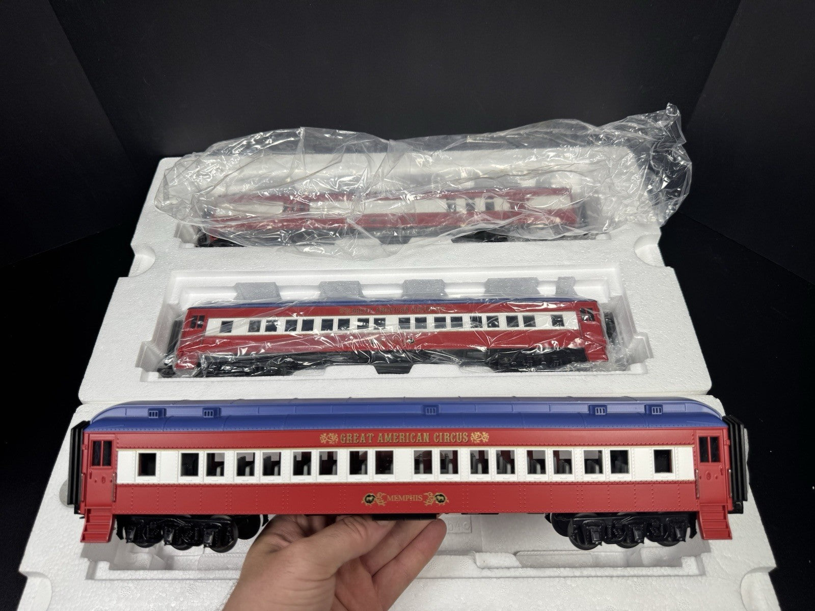 MTH RailKing 30-6940 Circus 60' Madison passenger 4-car set LNIB4